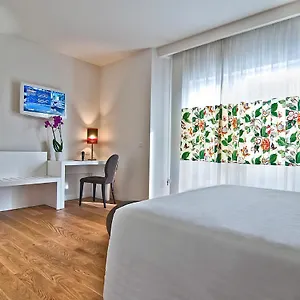 Otel Caravel, Roma